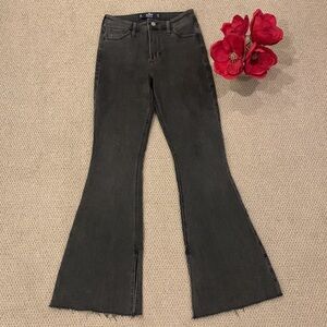 🌹Hollister Curvy High-Rise Flare Black Stretch Jeans with Raw Cut Hem